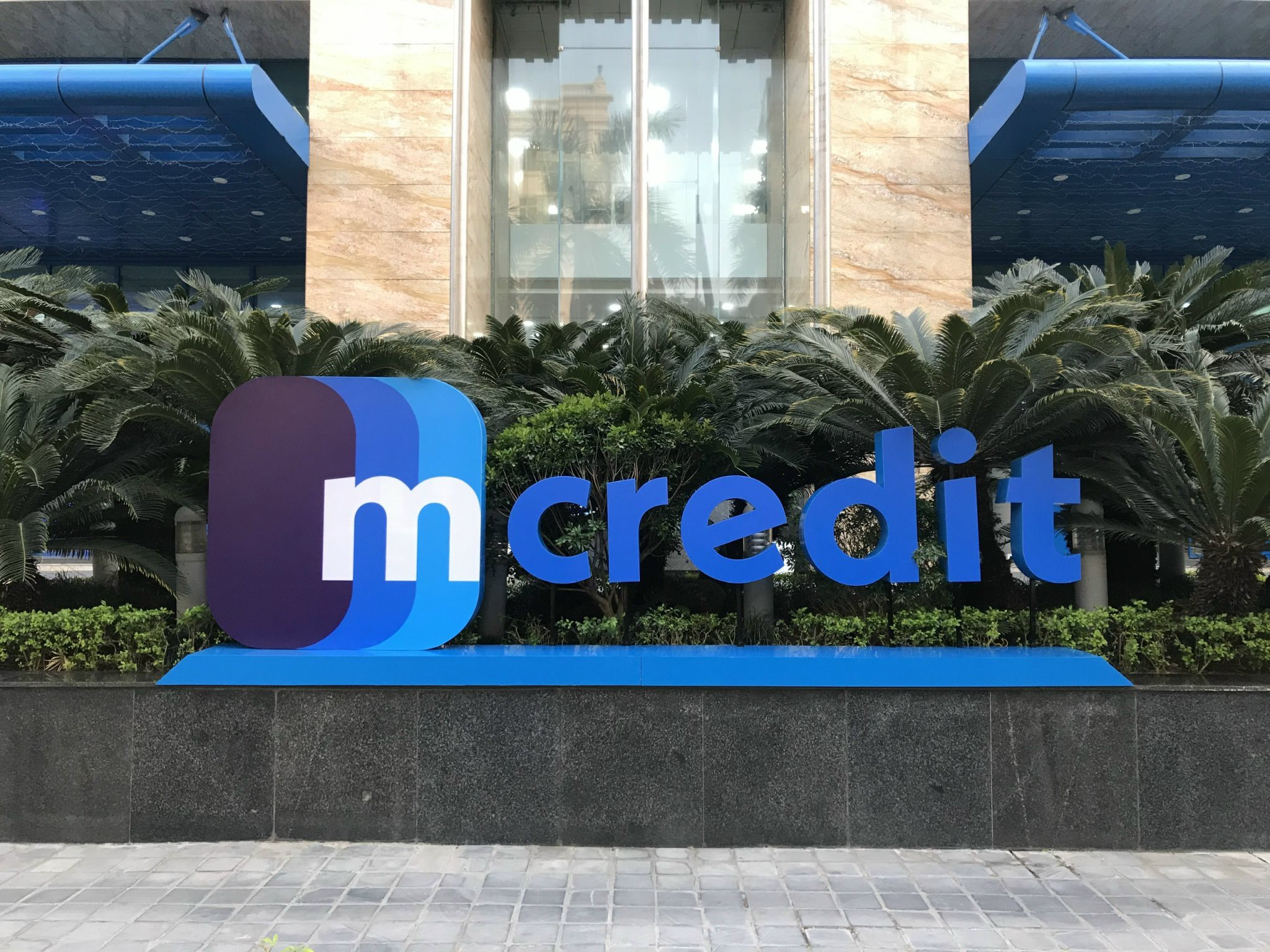 Thi công biển hệ thống ngân hàng MCredit